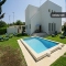 Mit Garten und Pool