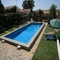 Con piscina y barbacoa.