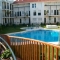 Nahe am Strand mit Pool