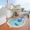 Ruhig, mit Pool und Garten