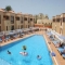Mit Veranda und Swimmingpool