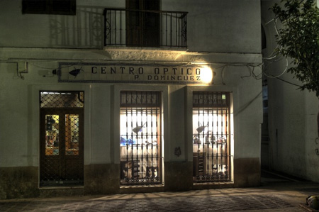 Tarifa bei Nacht, die Hauptstrasse