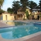 Mit Pool und Spielplatz