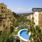 Con tres piscinas, moderno y de alto confort